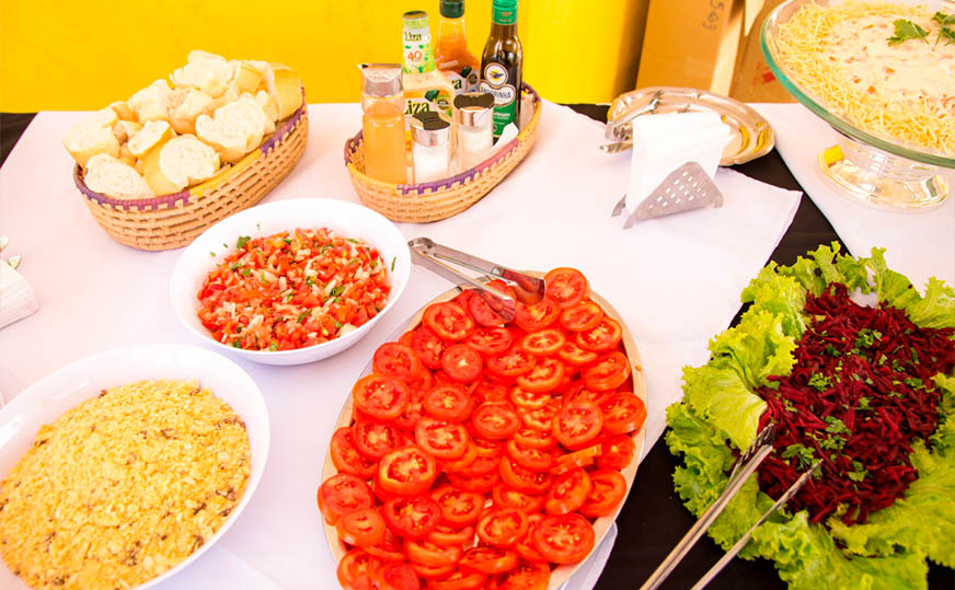 Mesa de buffet de churrasco